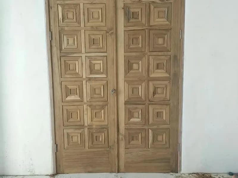 Pintu kayu jati dua daun dengan panel kotak