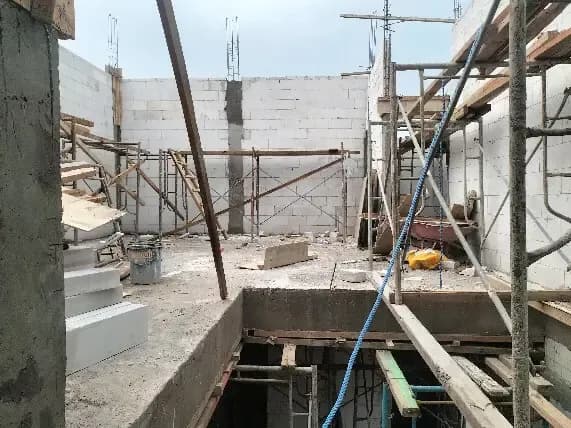 Dak beton dan void tangga lantai dua
